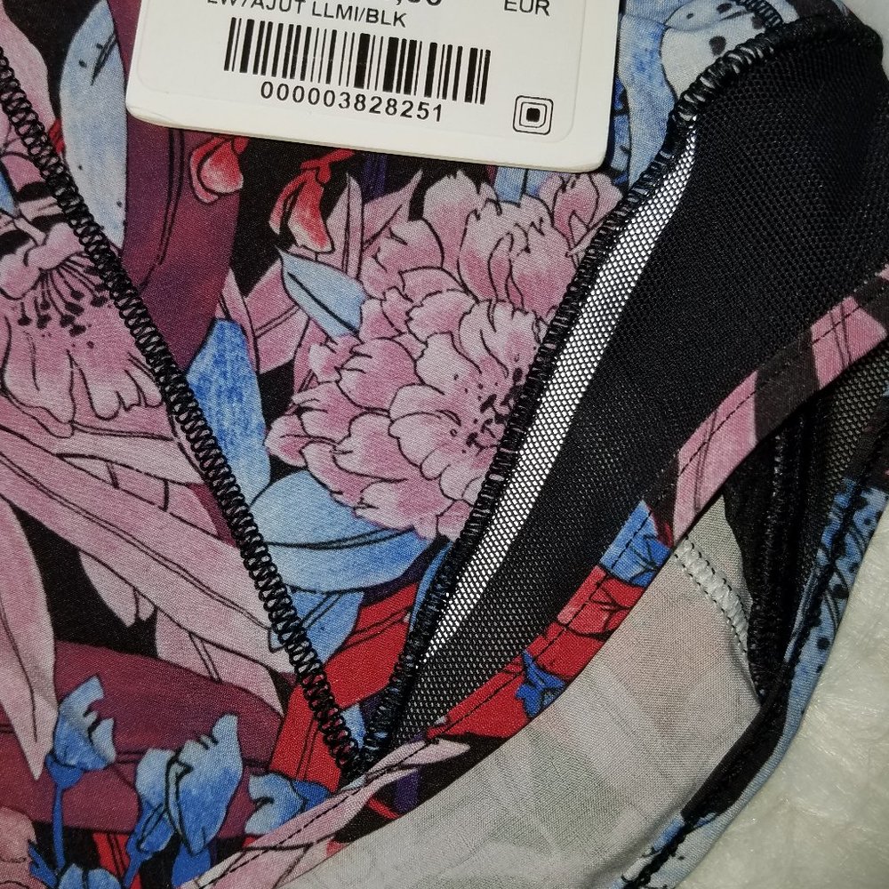 Lululemon Hotty Hot short 4'' Long Lush Lillies 2 - Picture 6 of 11
